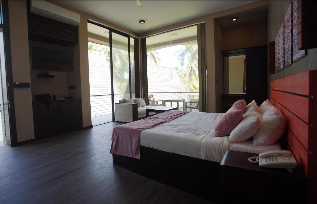 Soluna Beach Resort Marawila Buitenkant foto
