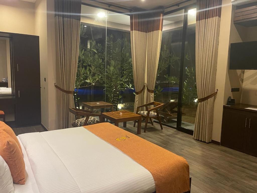 Soluna Beach Resort Marawila Buitenkant foto