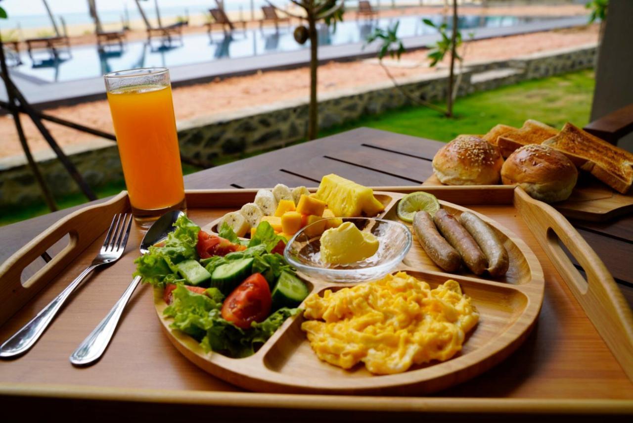 Soluna Beach Resort Marawila Buitenkant foto